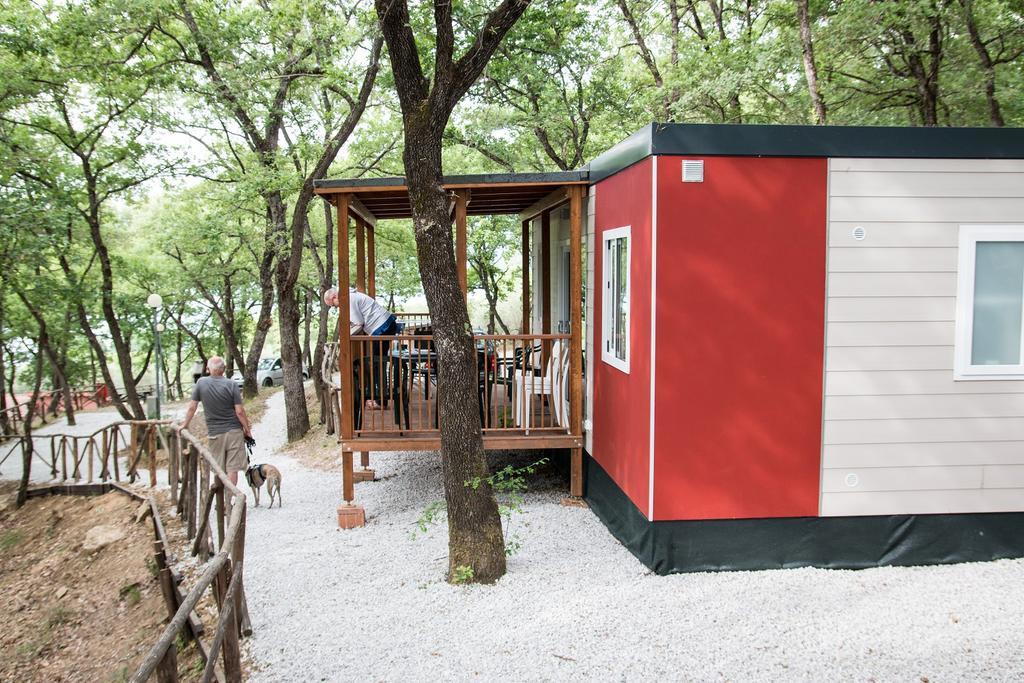 Cerquestra Camping Village Monte del Lago Экстерьер фото