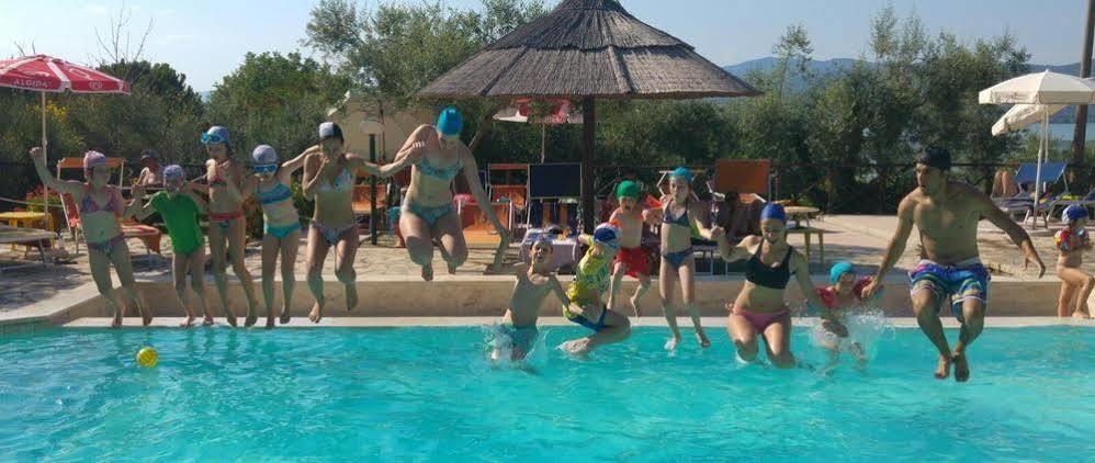 Cerquestra Camping Village Monte del Lago Экстерьер фото