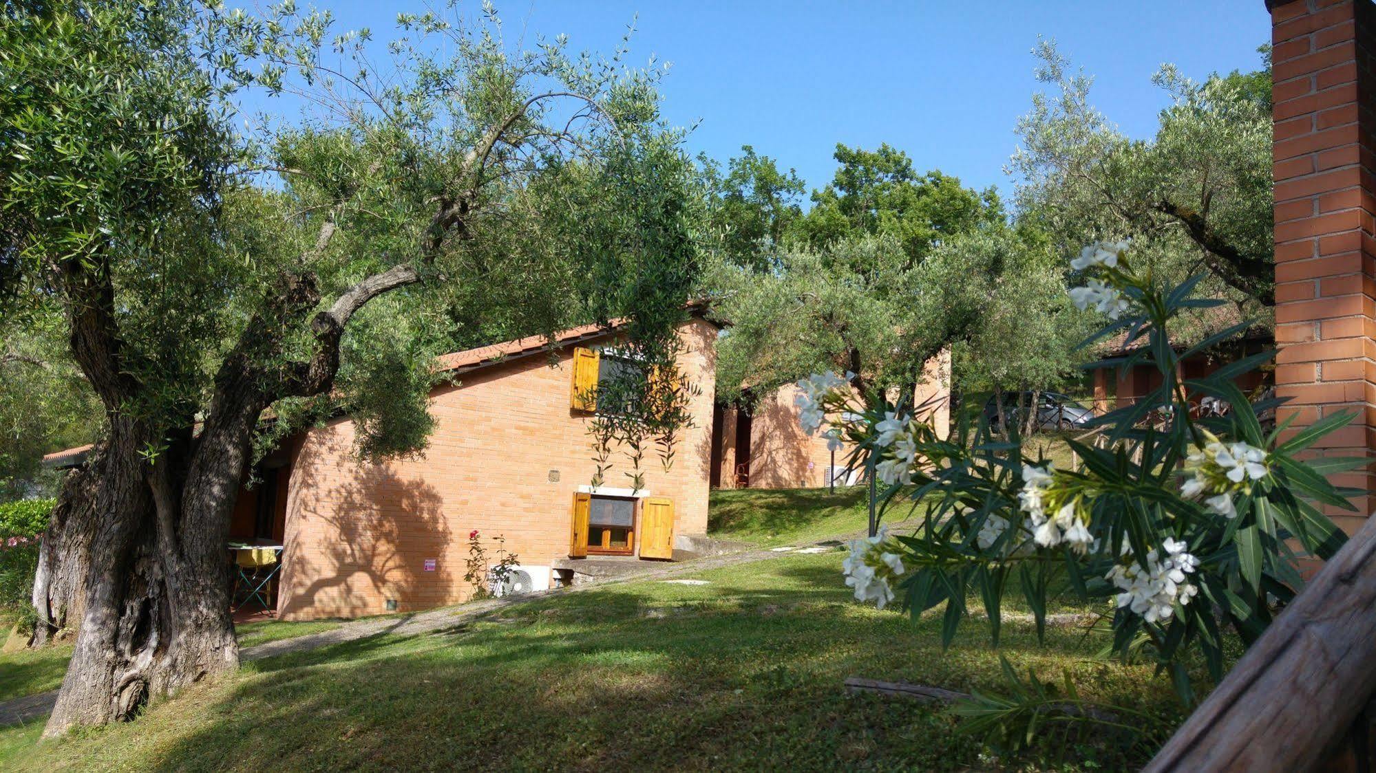 Cerquestra Camping Village Monte del Lago Экстерьер фото