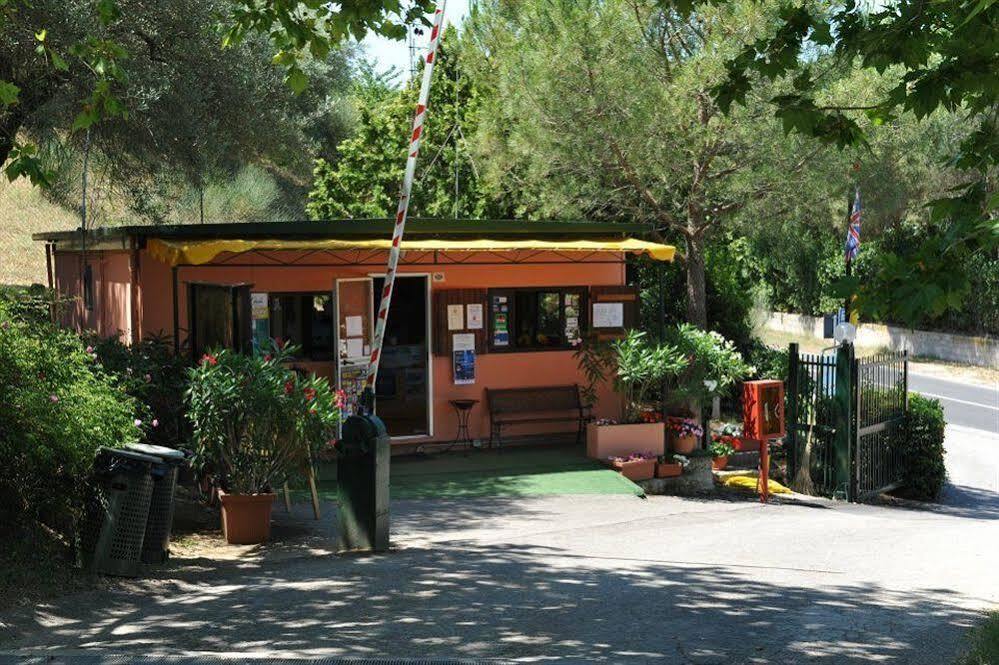 Cerquestra Camping Village Monte del Lago Экстерьер фото